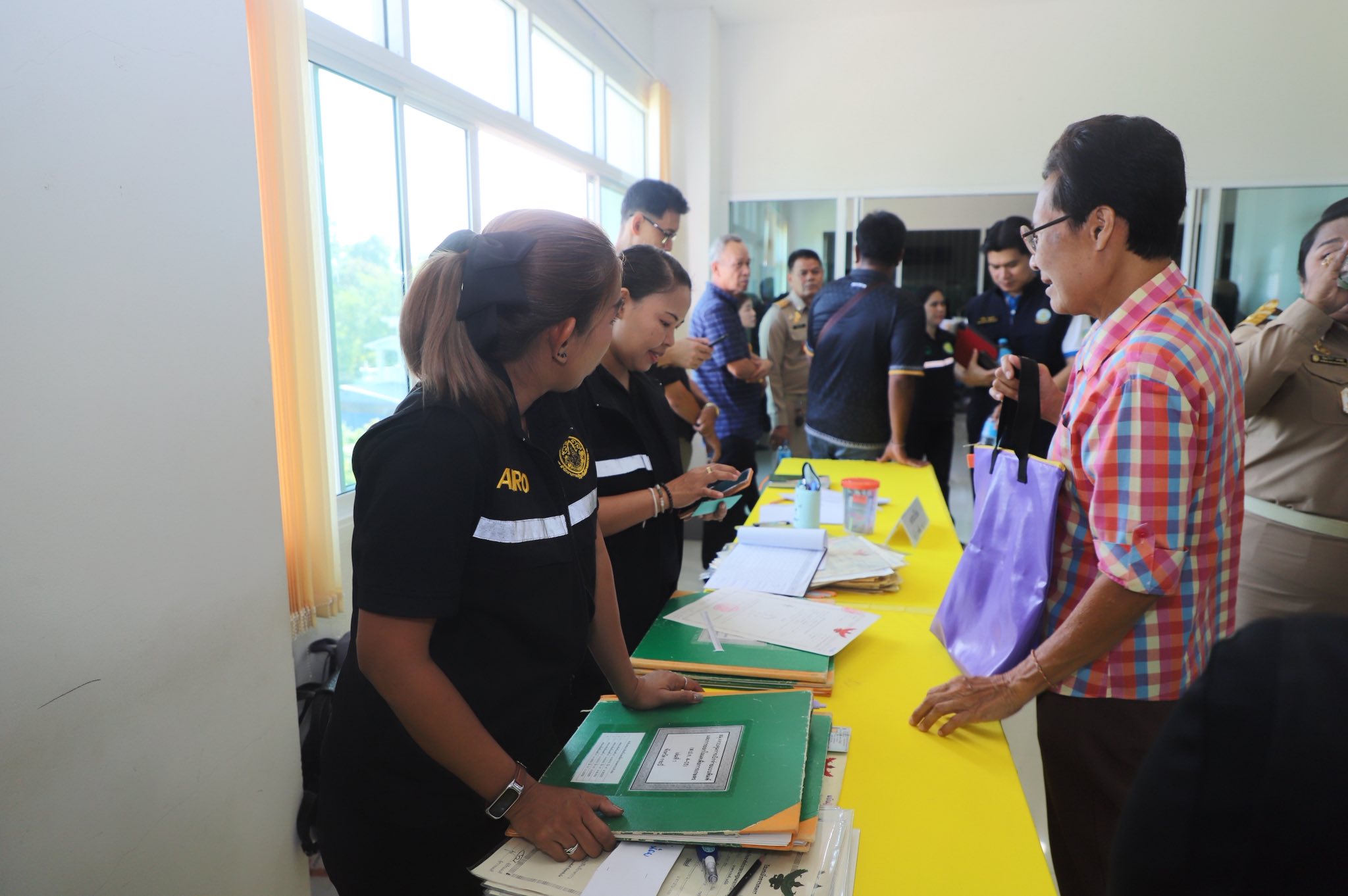 title - รมช.เกษตรฯ มอบโฉนดเพื่อการเกษตร โฉนดต้นไม้ ยกระดับที่ดินทำกินในกระบี่ หนุนเกษตรกรเข้าถึงแหล่งทุน